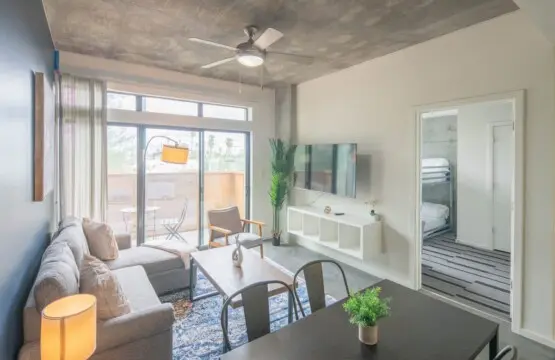 b7aa8bf8 913a 42 LY6AQ.jpg