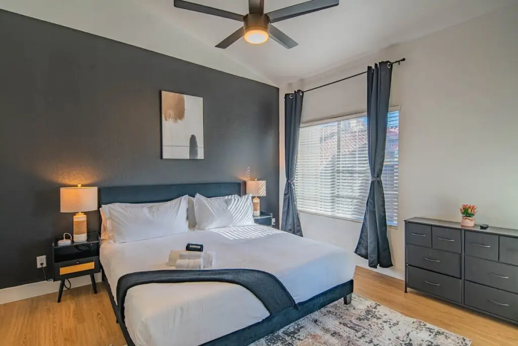 ba8f818f b792 4c nXxHp.jpg