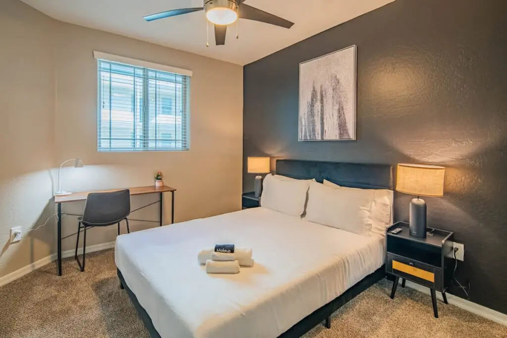 bd54afe9 bef7 42 HMV Q.jpg