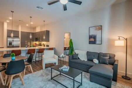 c8ebb13b 8261 49 ahunA.jpg