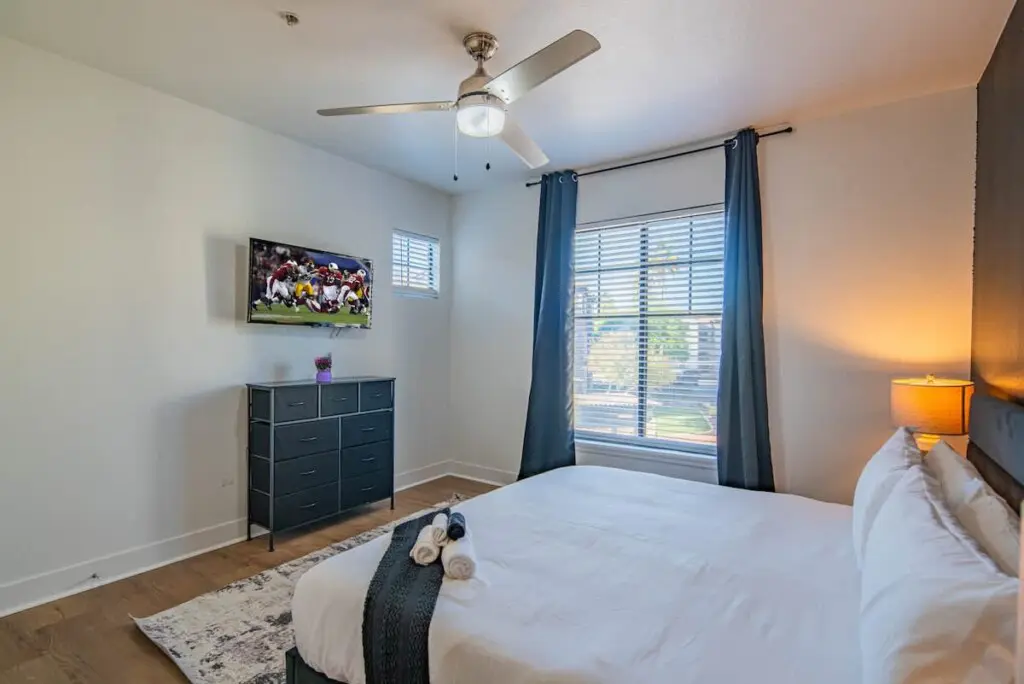 ca8833e6 845a 48 30aj .jpg