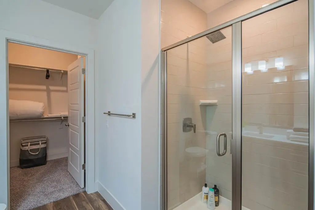 e785ad9b 8f31 49 8a41R.jpg