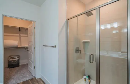 e785ad9b 8f31 49 8a41R.jpg