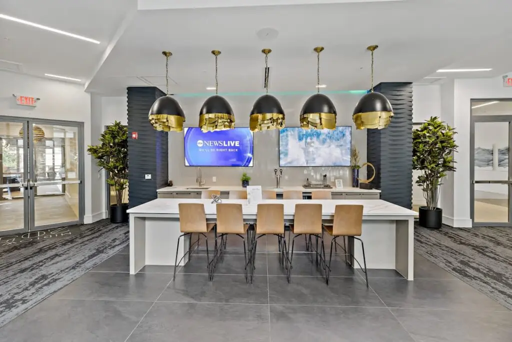 e9a37d11 63fa 46 F3NIS.jpg