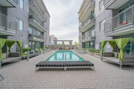 f2025fdc b507 4c KGINA.jpg