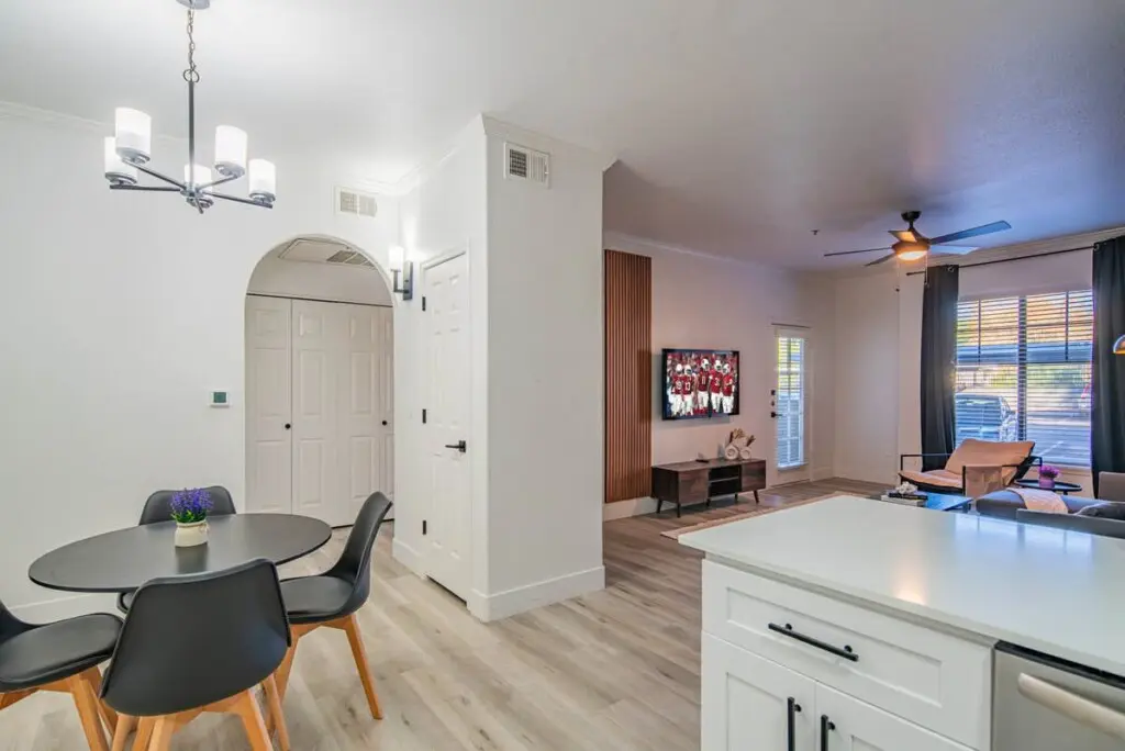 fba2fc50 374e 4a 6VJPX.jpg