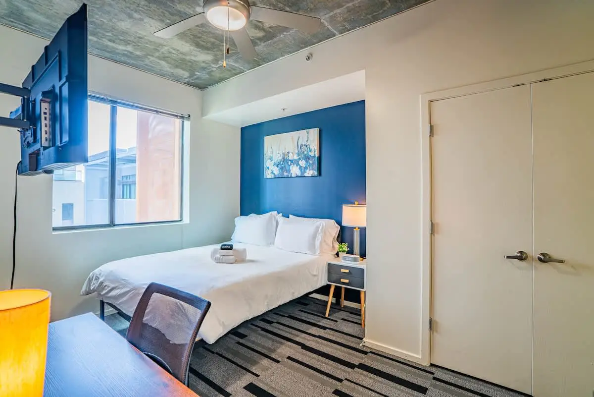 086736cb 4566 4c 37hfz.jpg