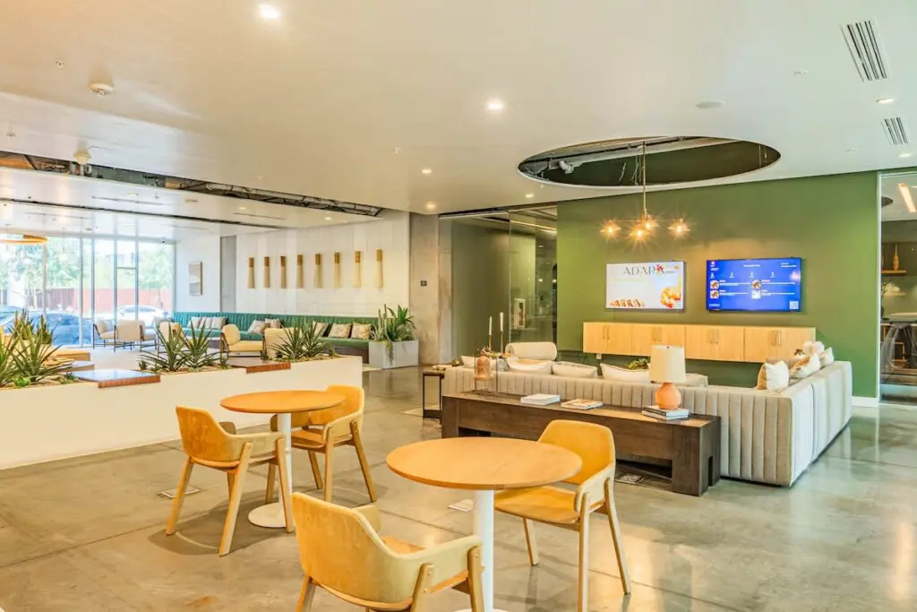 18735ff2 51c0 42 mR9f3.jpg