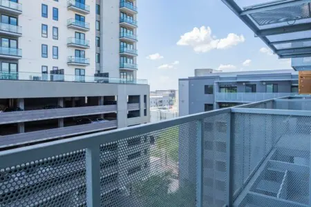 65cf6e91 2b3b 40 lCL37.jpg