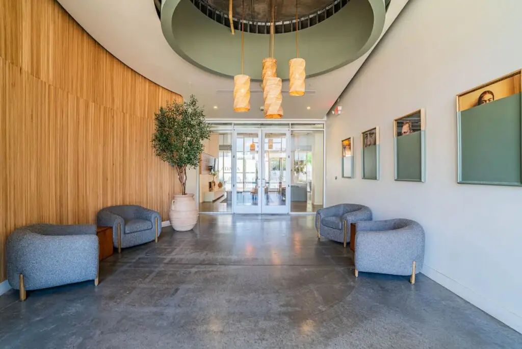 697bc2dc b9bd 41 gIwe6.jpg