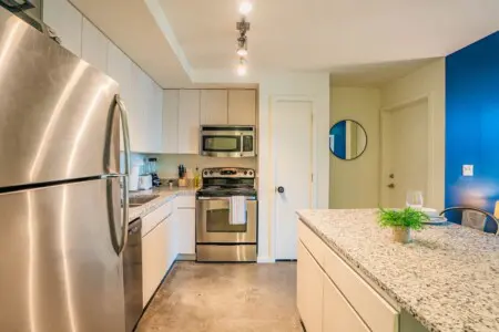 b80778c0 2eab 44 JCwAy.jpg