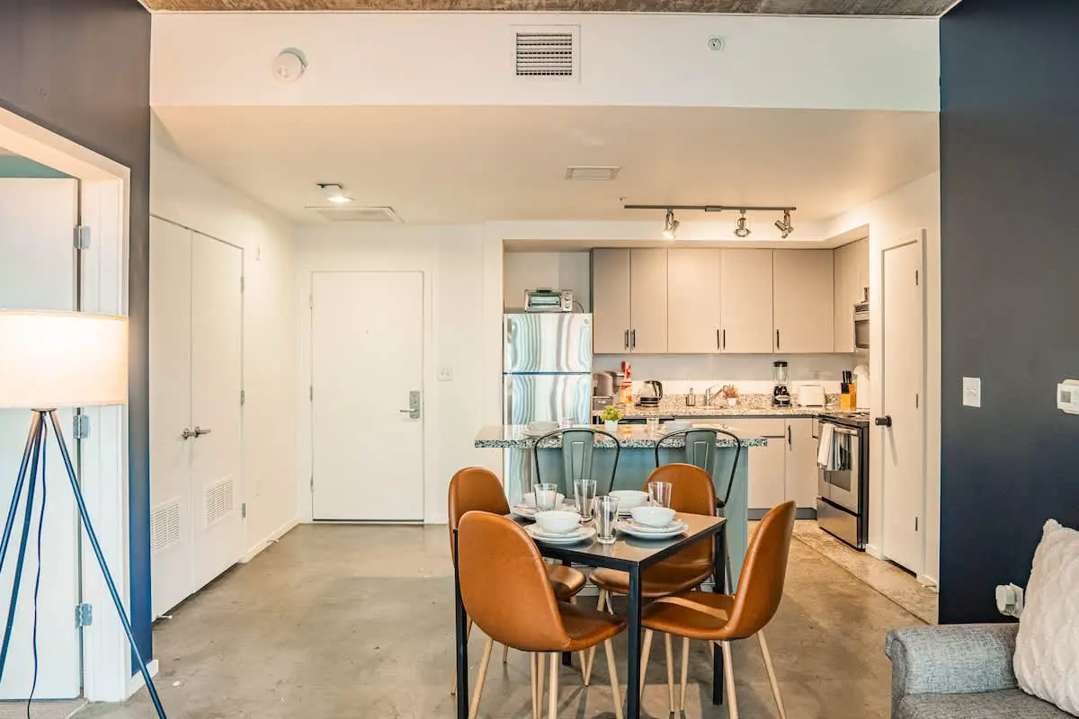 e79cd7d7 ebc4 40 F731j.jpg