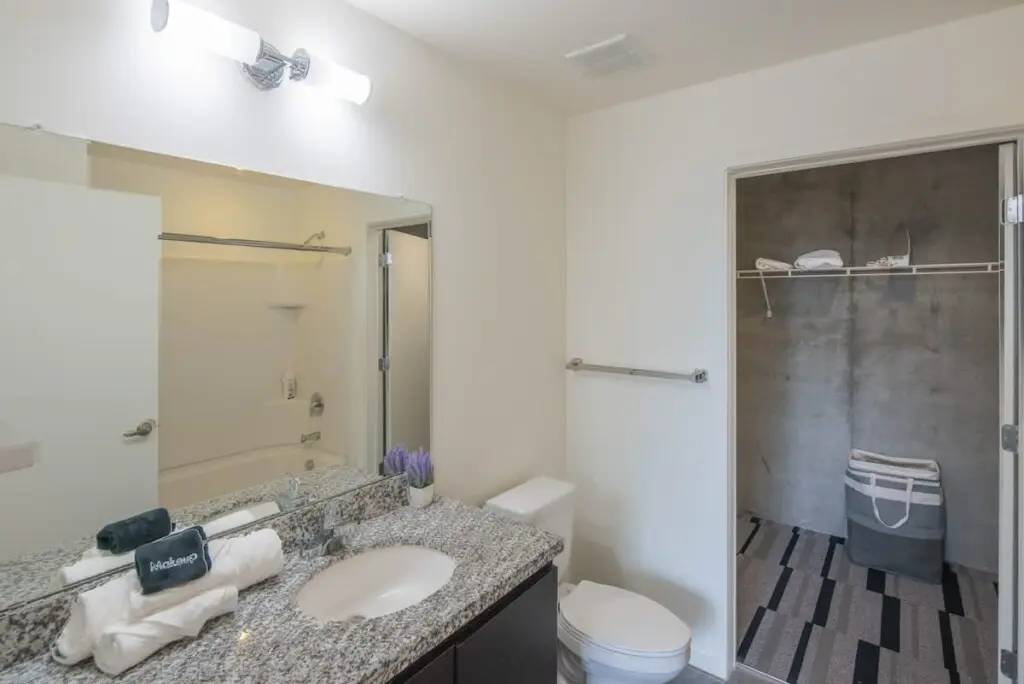 130fe83f 8dab 4a EvJr3.jpg