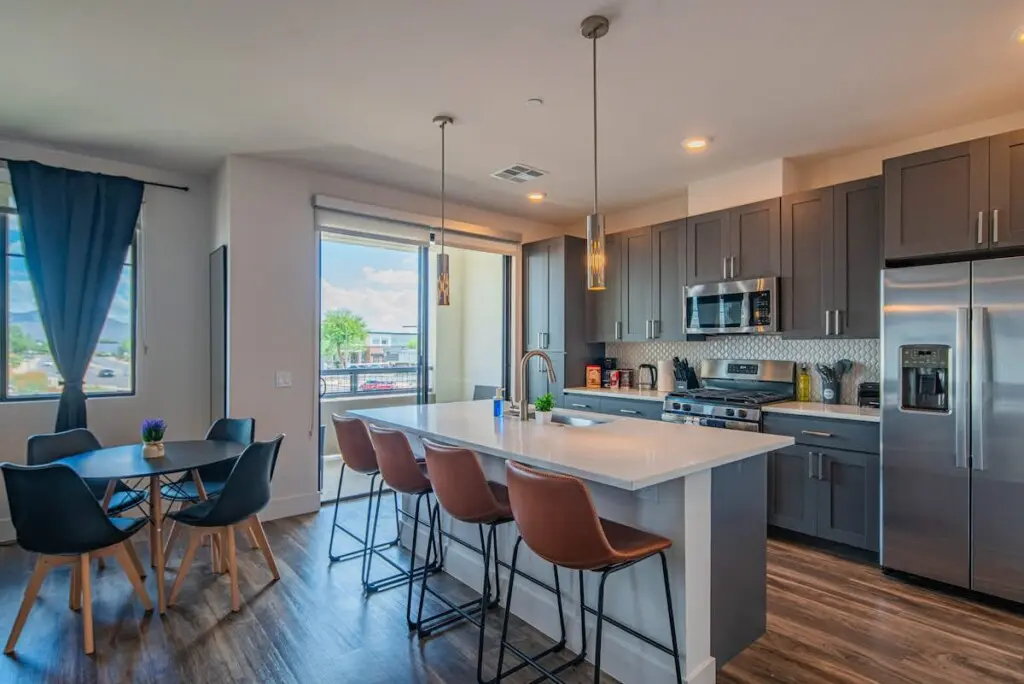 8055607d ef5c 43 BThN9.jpg