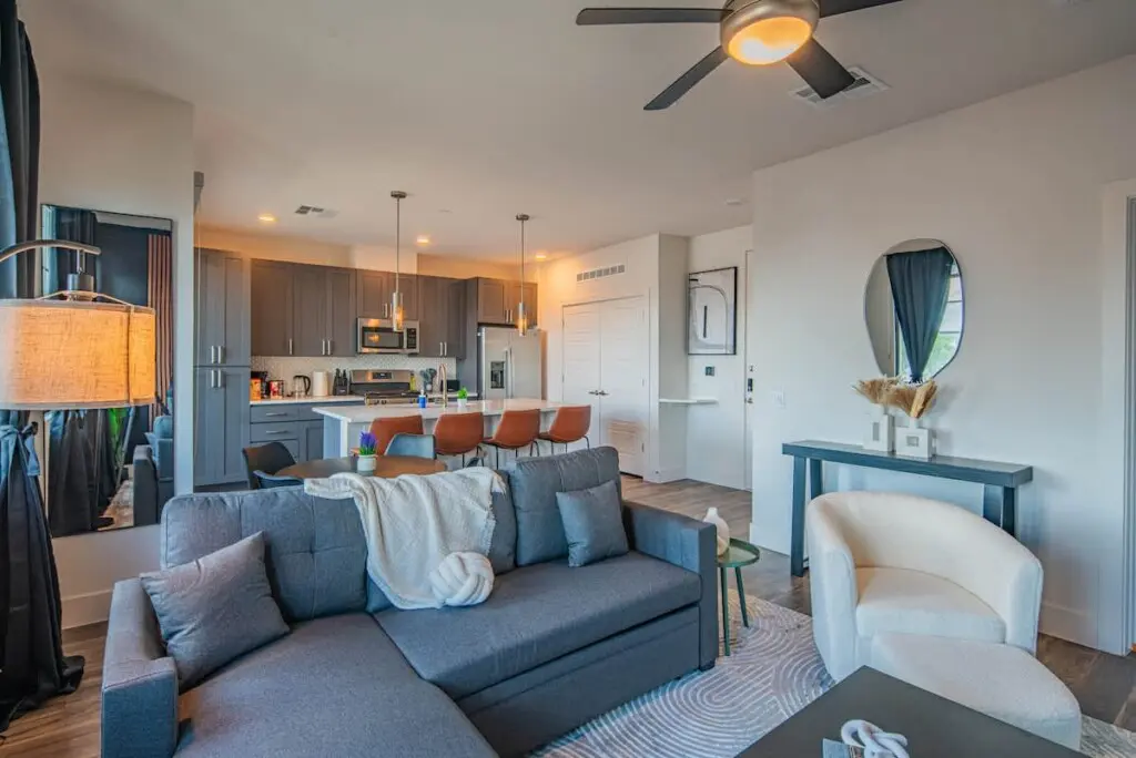 8b475aa4 7448 4d ba8nw.jpg