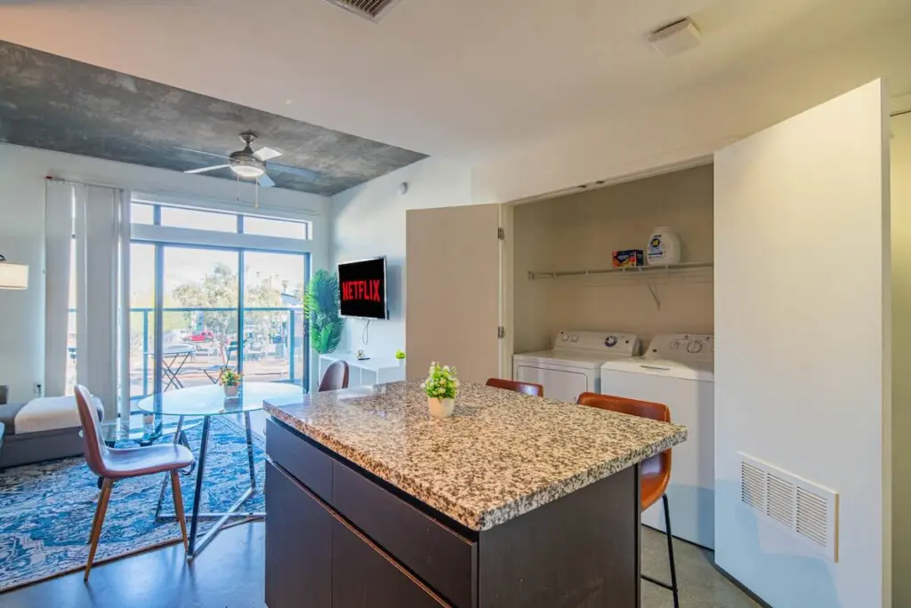 bf12f225 dd46 4e UOfHS.jpg