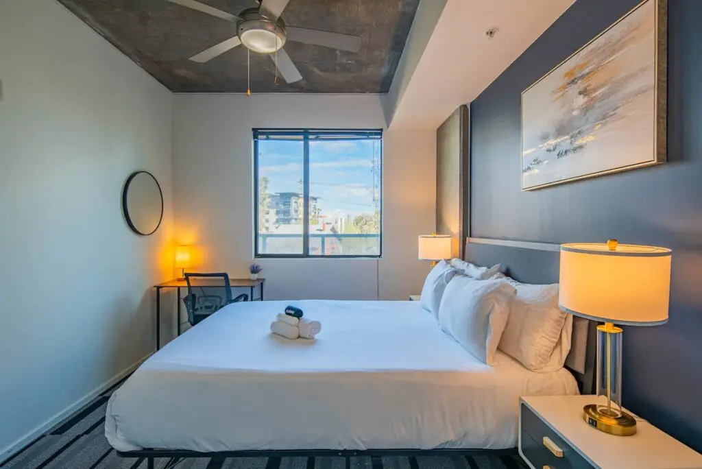 d9257904 03ec 48 aX2 N.jpg