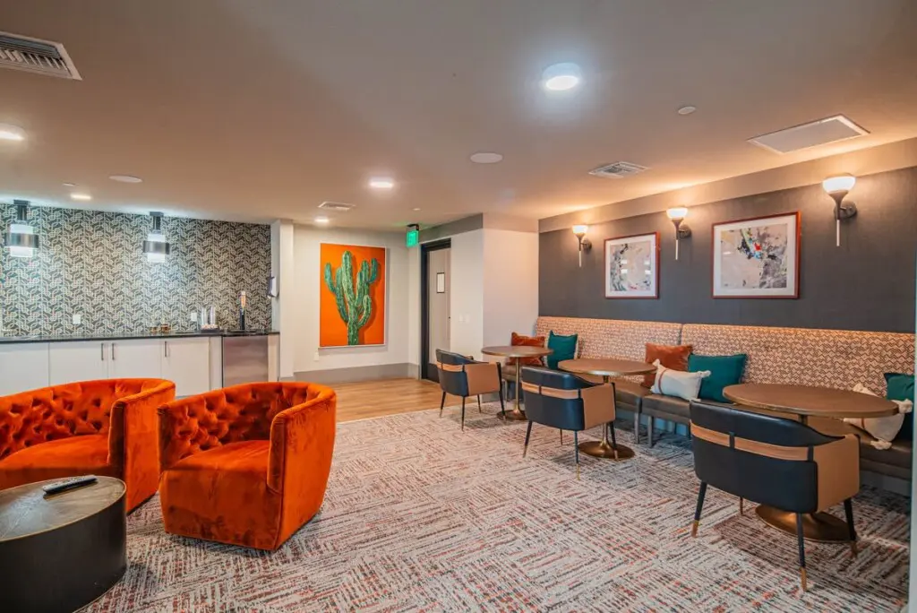 e306f45b fe02 4c 6D o.jpg