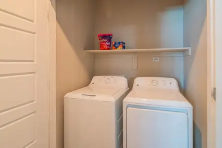 f929ed78 c700 44 AFBZ0.jpg