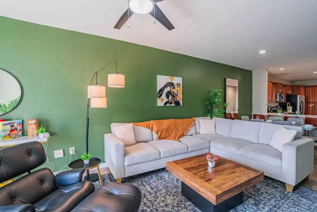 677113ca 2df4 4d IQQIN