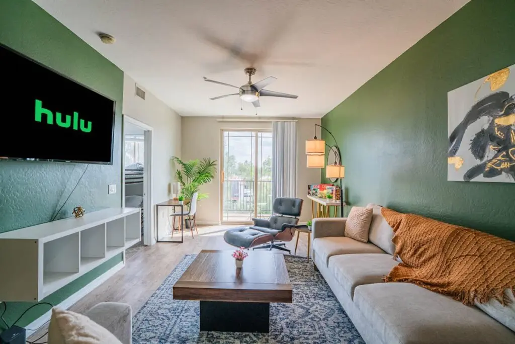 f20208d7 c142 44 CjsUb