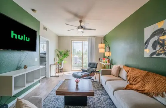 f20208d7 c142 44 CjsUb