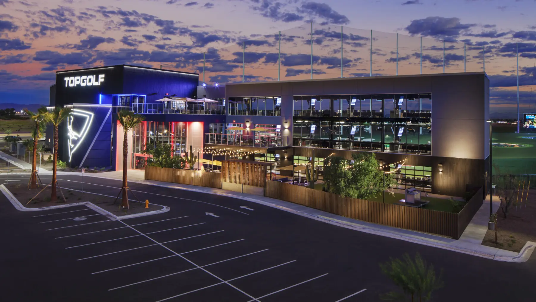 19861 tg glendale exterior entrance night aerial