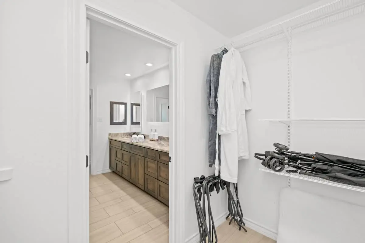 97ecad2a 73a7 4a YiyMc