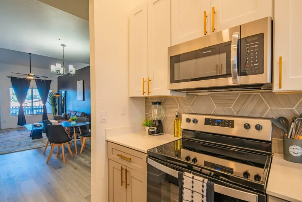 05f33041 45b1 42 QVNRJ