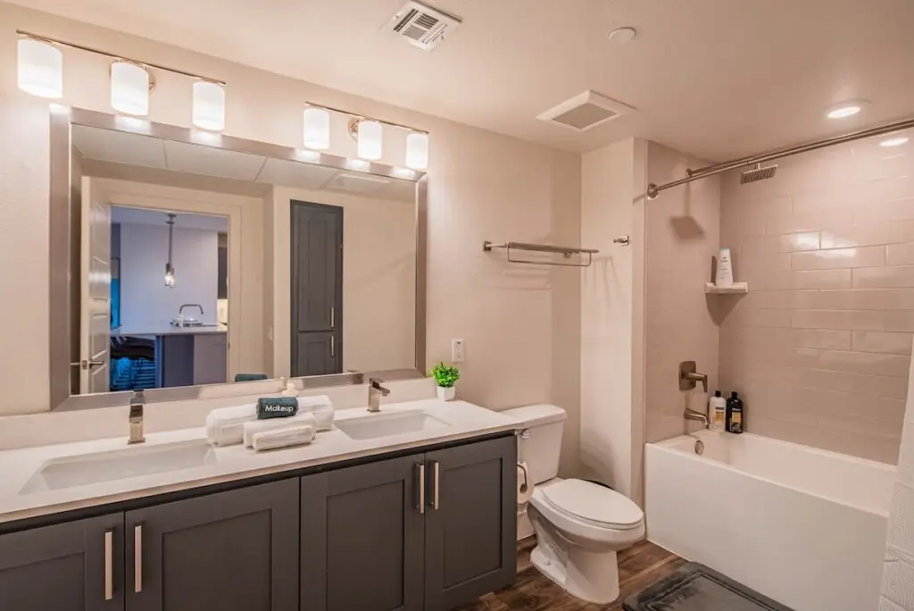 6058d900 ba1a 45 OlnWg