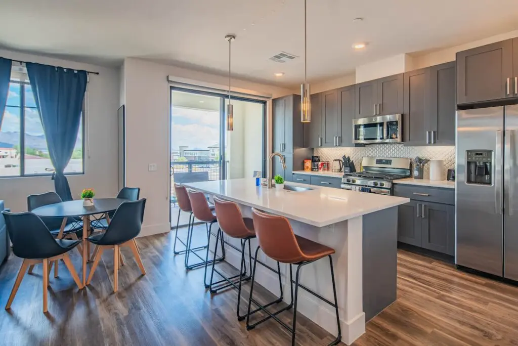 85c95d25 bab0 4f sMMxn