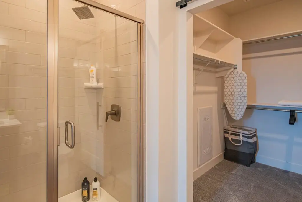 876ff2f4 2ba6 44 2uVxv