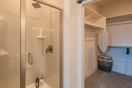 876ff2f4 2ba6 44 2uVxv