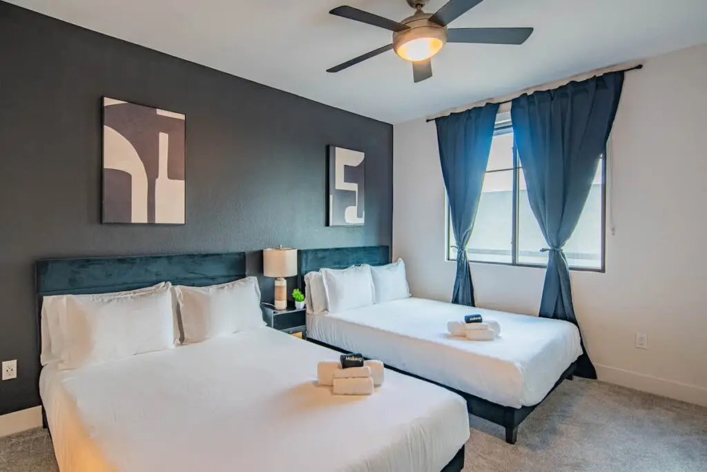 96b76420 8bad 44 m9rnJ