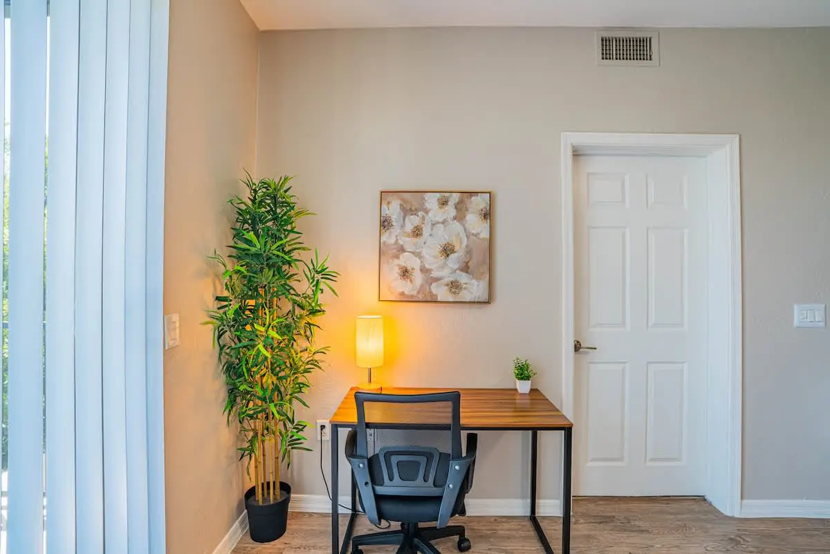 9ccac367 06f2 4e M05V7