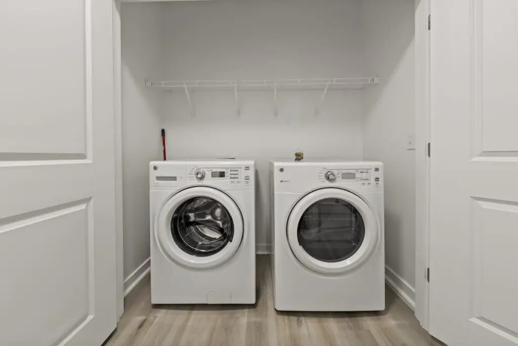 9e8e2eac a4c0 49 rZWFN