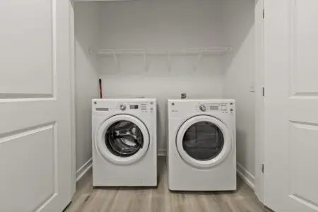 9e8e2eac a4c0 49 rZWFN