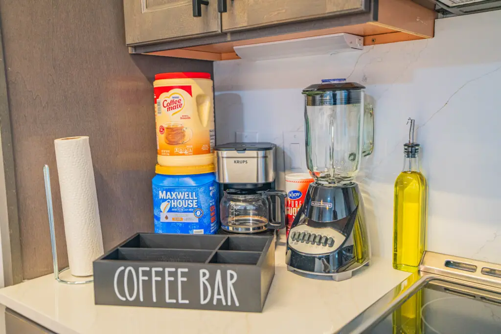 atqglpvwxfknnruihik1