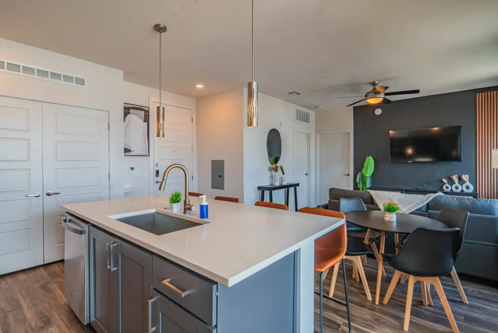 b2e29e44 b8bc 44 VvNUG