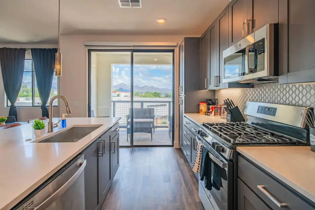 ba1c9a41 70b2 47 QyxsW