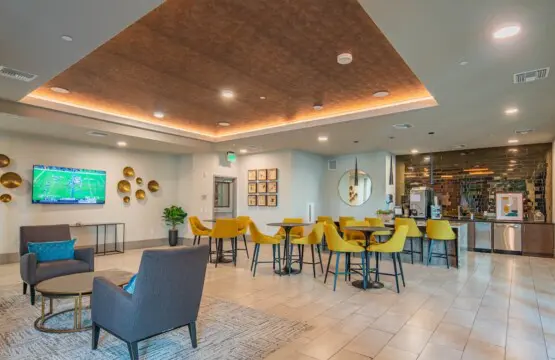 c76e6d0f acc7 42 r8Q4