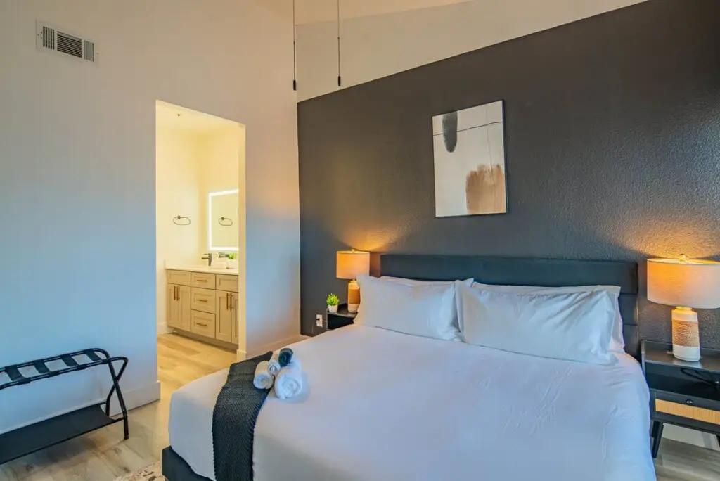 ecd04f10 1db5 46 q 4dV