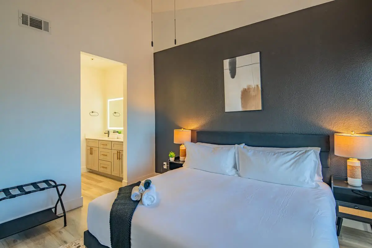 ecd04f10 1db5 46 q 4dV