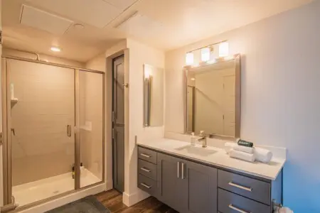 ee5824d9 c06f 45 w7LnJ