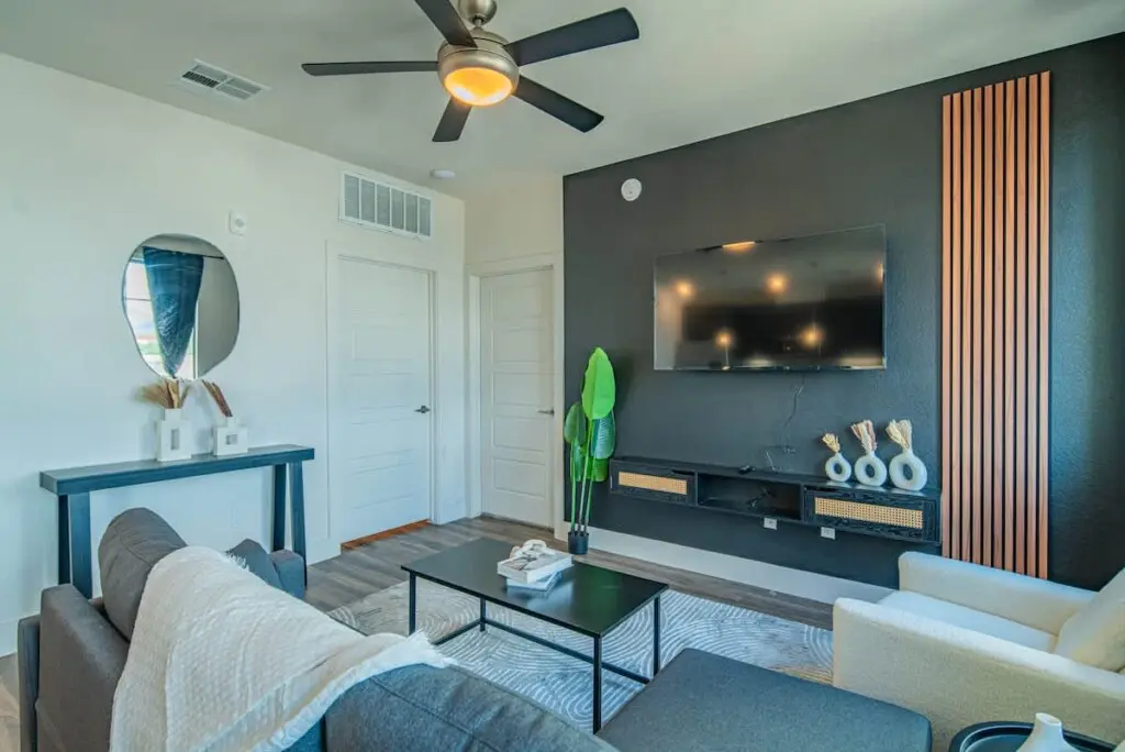 fcebec8e 17f5 47 0qjsQ